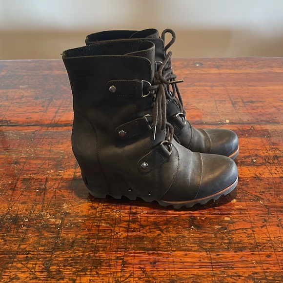 Sorel Joan of Arctic lace up boot - Picture 3 of 4